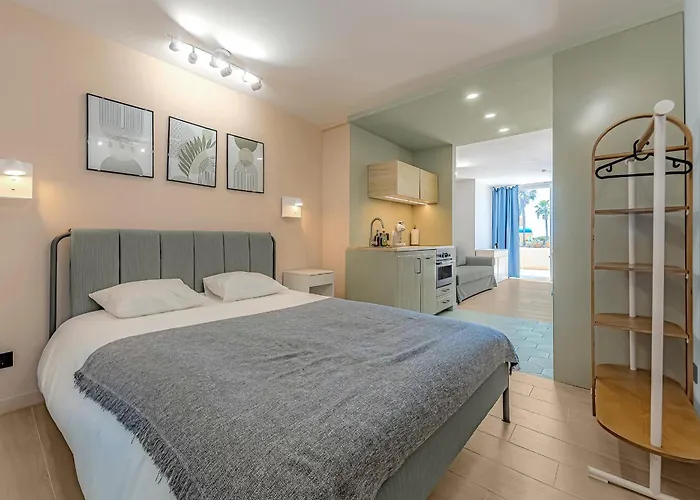 Newly Renovated 2 Min From Playa La Arena דירה *