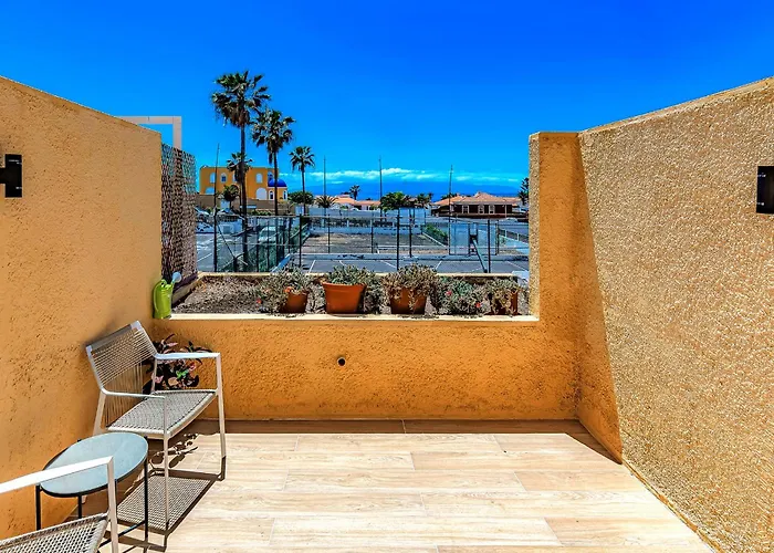 Newly Renovated 2 Min From Playa La Arena דירה *