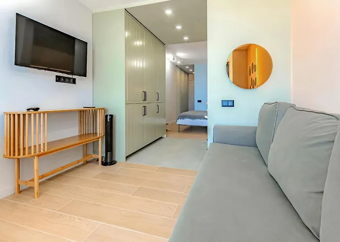 Newly Renovated 2 Min From Playa La Arena דירה *